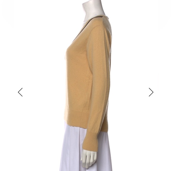 Sandro Paris Elegant V-Neck Sweater in Cream and Black - Picture 5 of 6